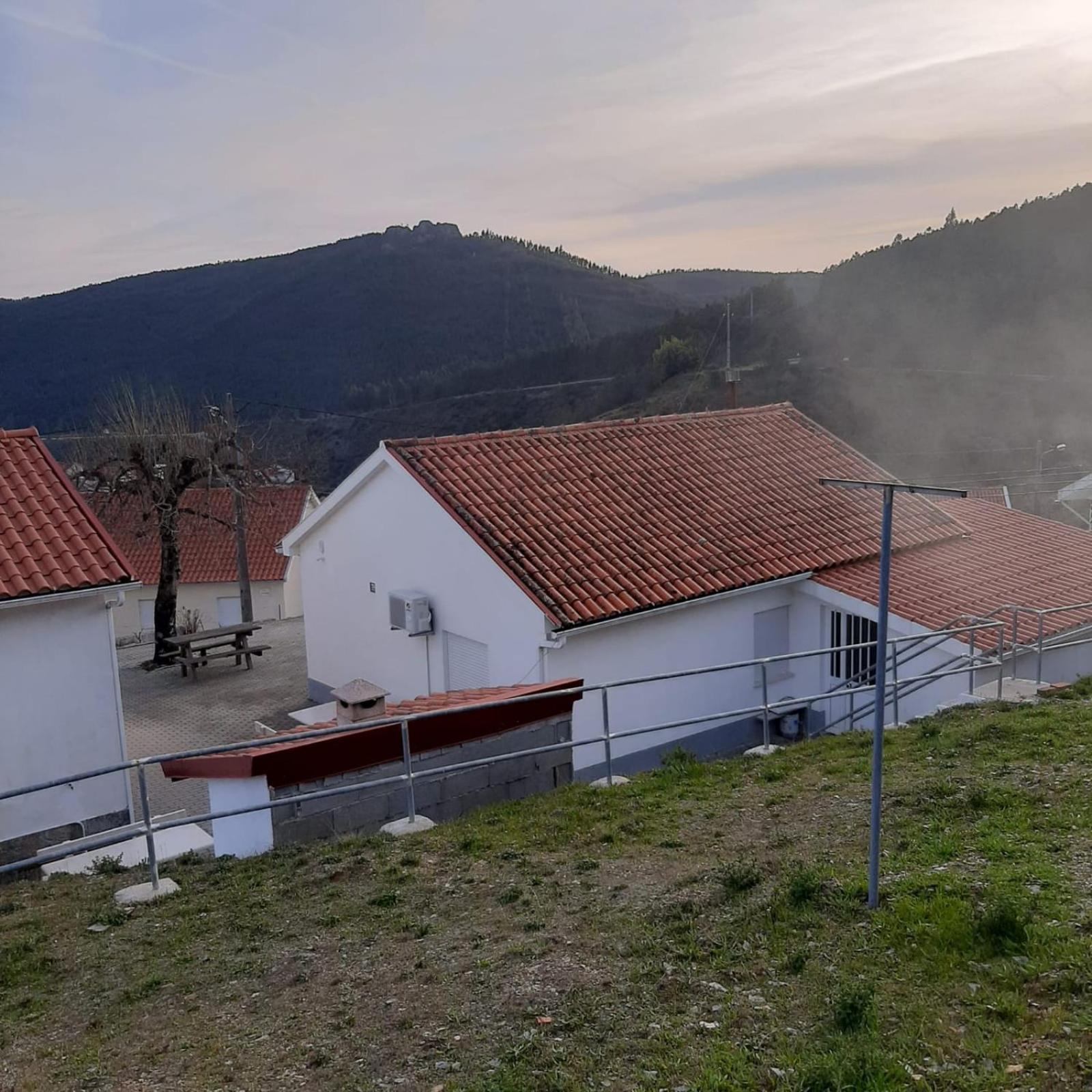Villa Casas Da Escola - "A Escola" - Meas à Pampilhosa da Serra Extérieur photo